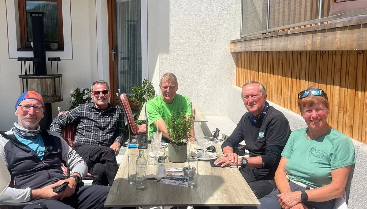 Matrei, im Gartencafé des Hotels „Outside“ | © Jutta Kreyenberg