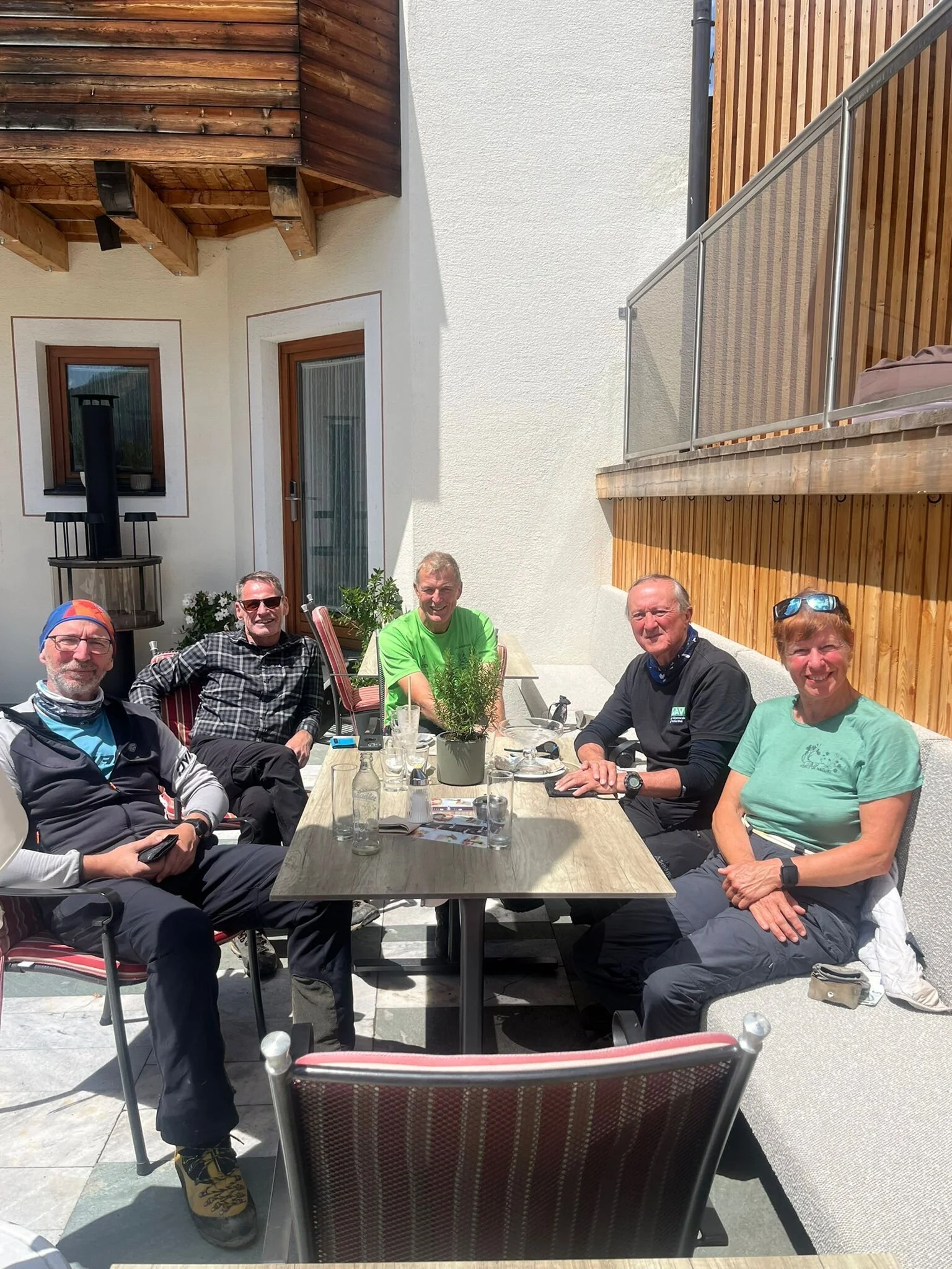 Matrei, im Gartencafé des Hotels „Outside“ | © Jutta Kreyenberg