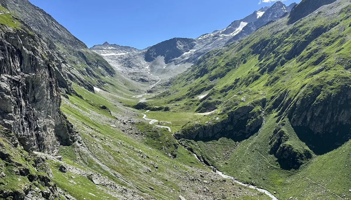 Blick ins Brunnital, hinten der Brunnipass 2939m | © Christine Ullrich