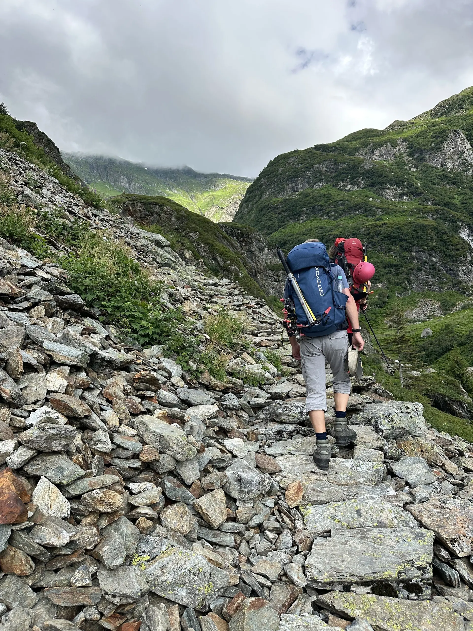 Steiler Bergpfad von Blindensee zur Hinterbalmhütte | © Christine Ullrich
