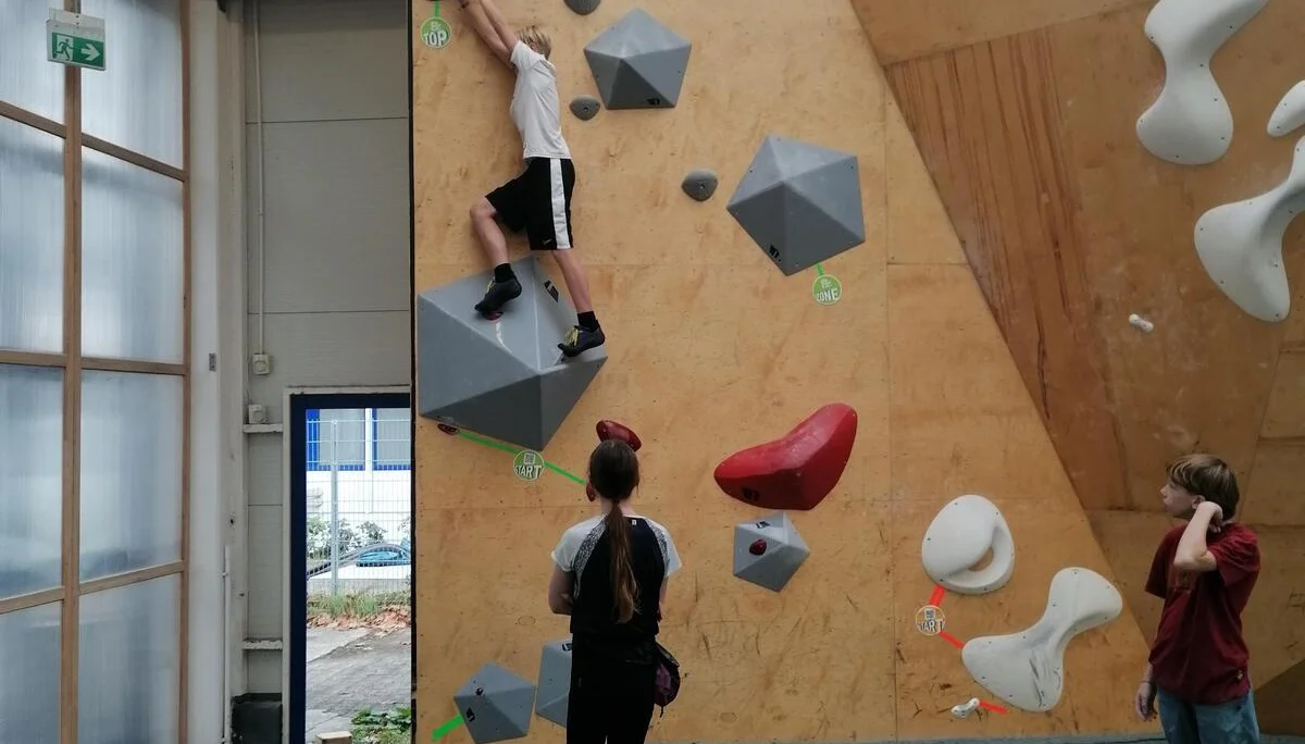 kinder beim bouldern  | © leonie hoffmann