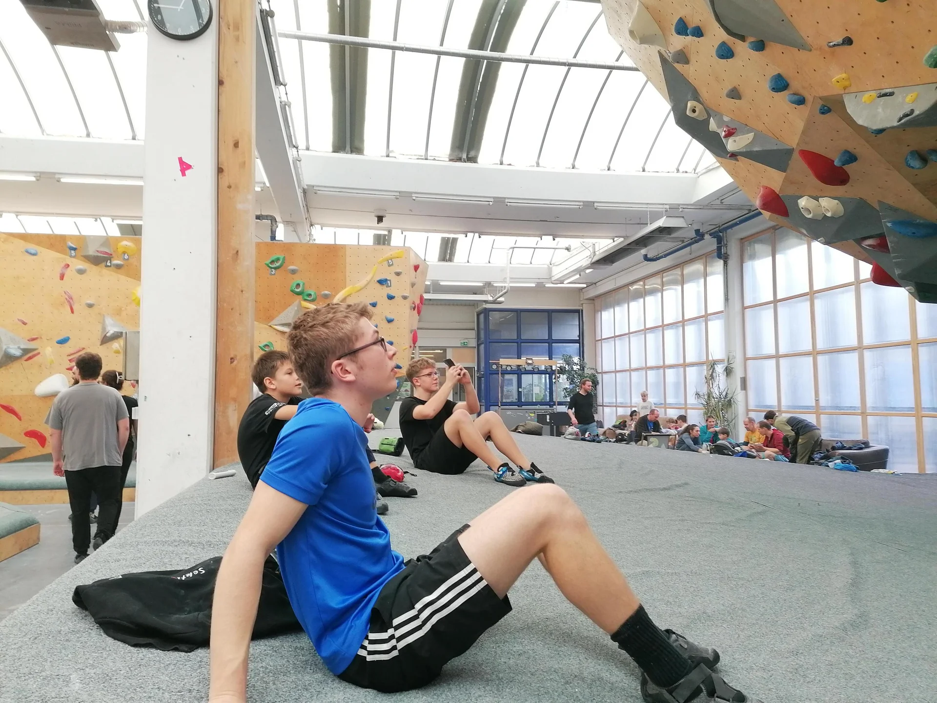 kinder beim bouldern  | © leonie hoffmann