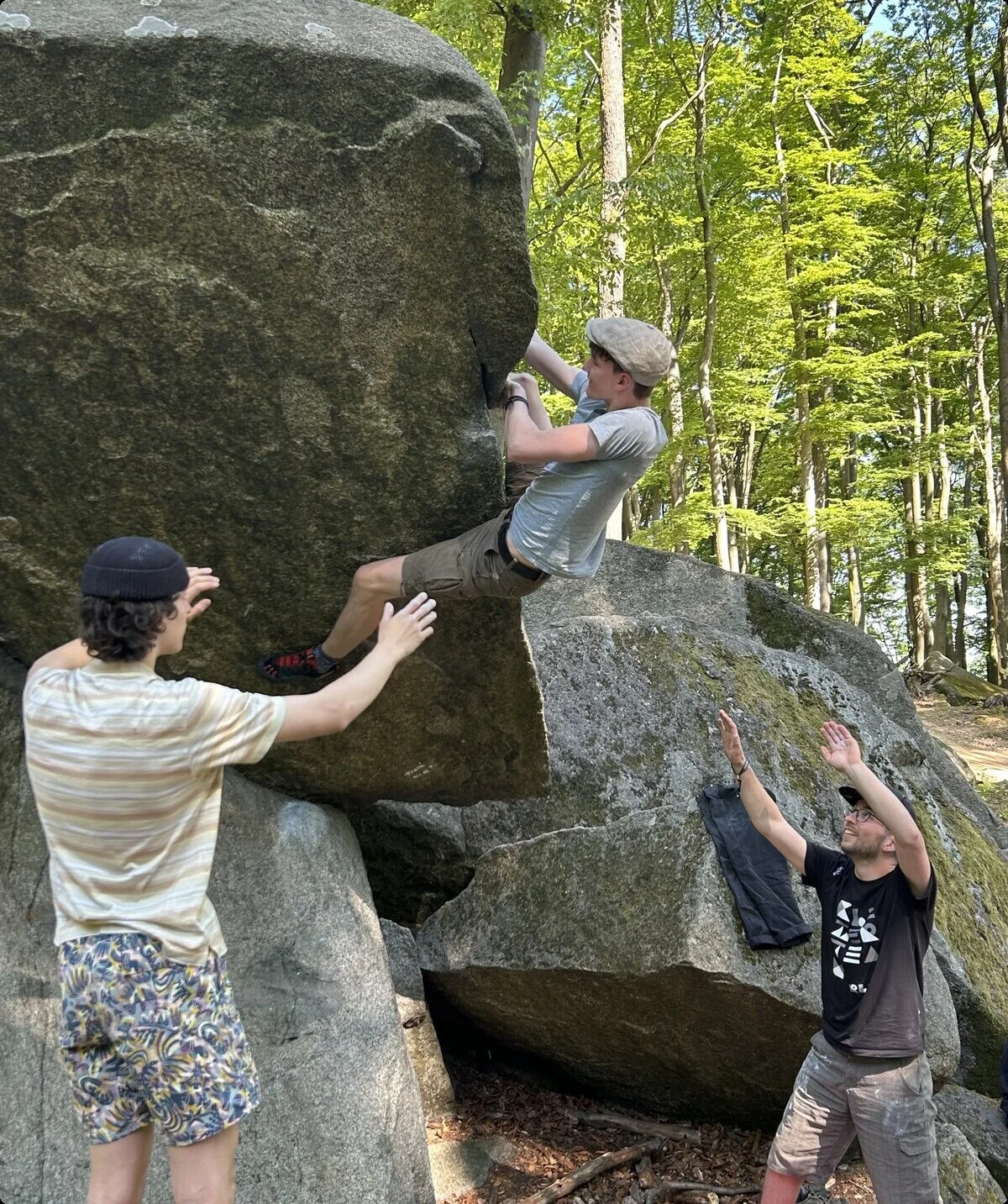 junge beim bouldern  | © leonie hoffmann