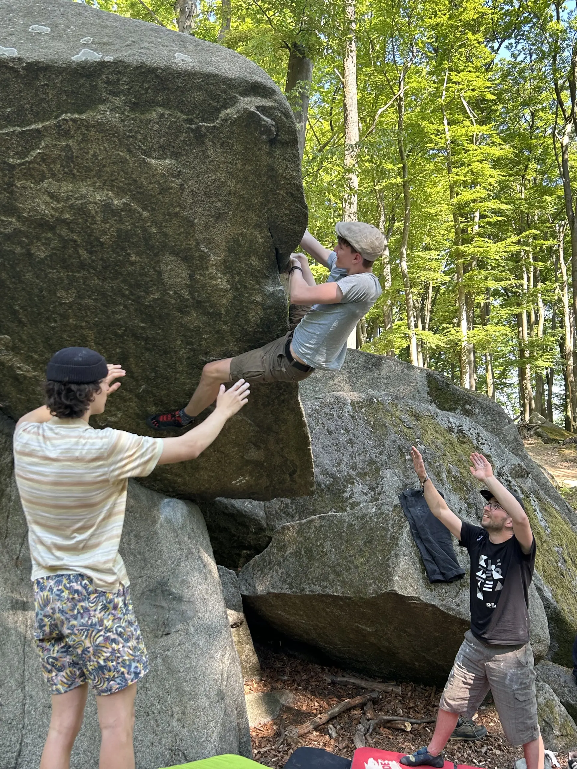 junge beim bouldern  | © leonie hoffmann