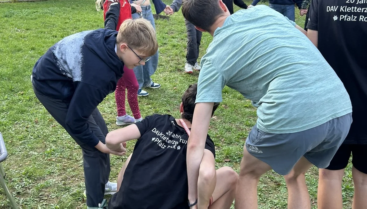 aufwärmspiel | © leonie hoffmann