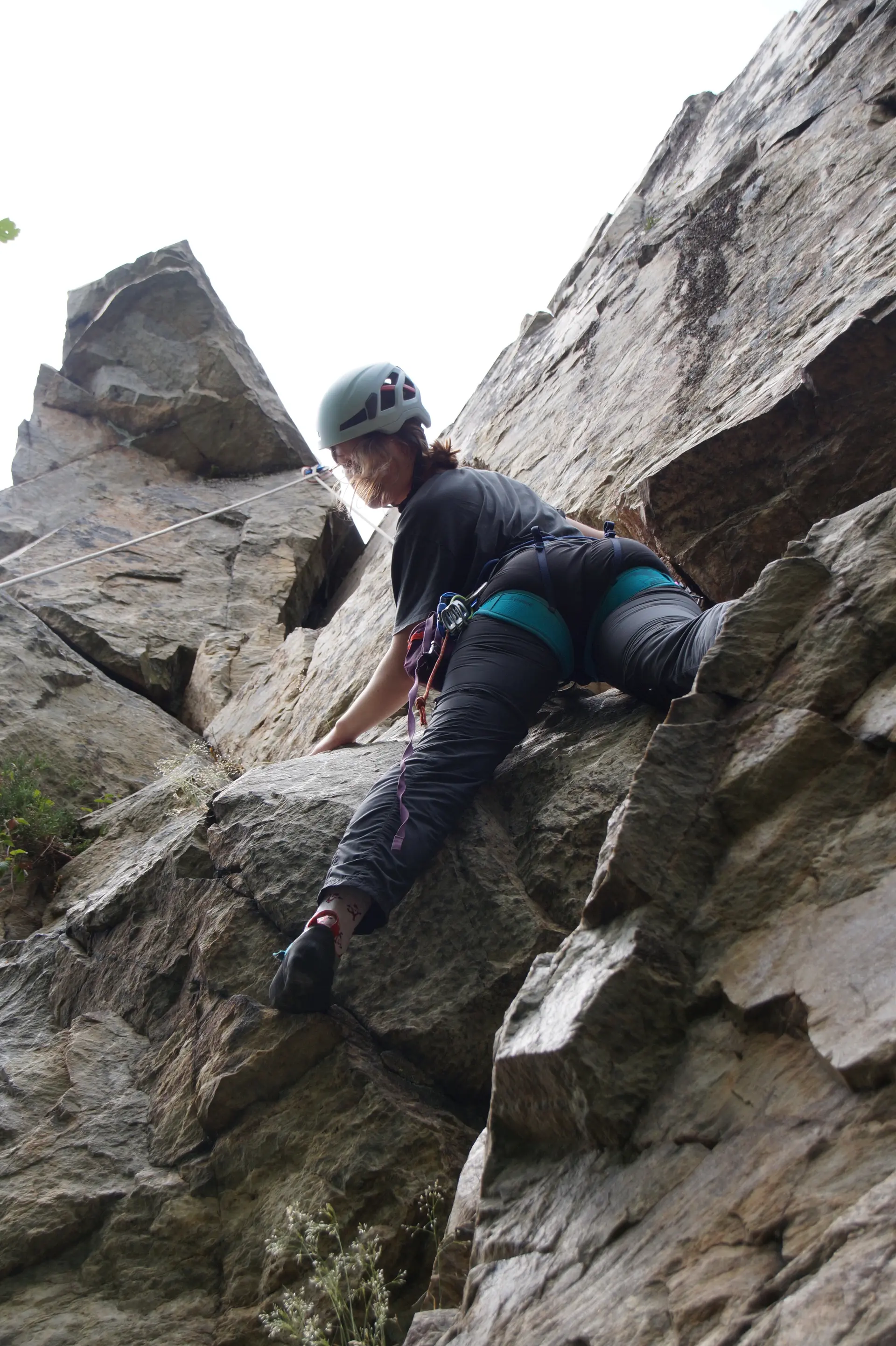 mädchen beim felsklettern | © leonie hoffmann