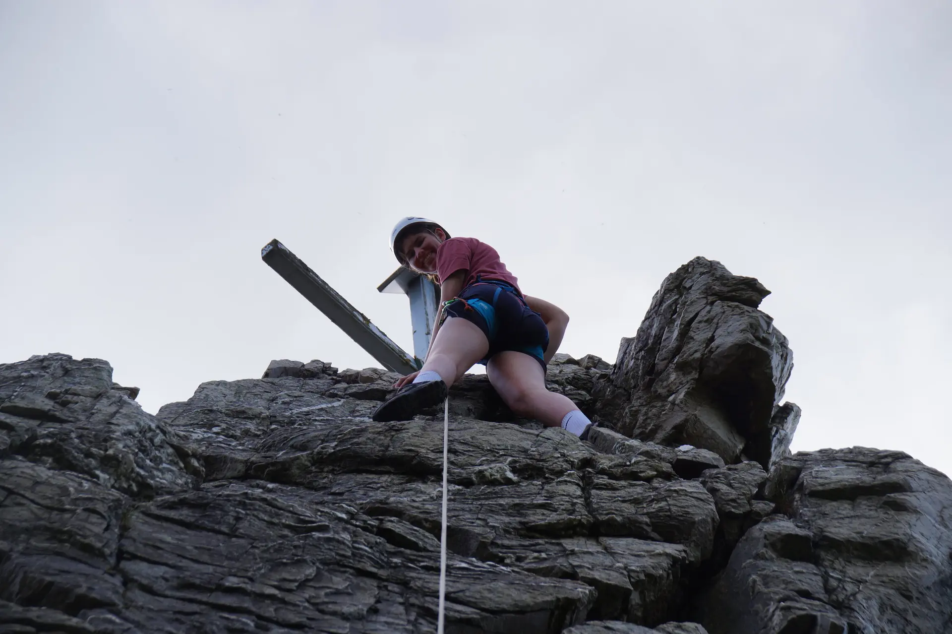 mädchen am fels | © leonie hoffmann