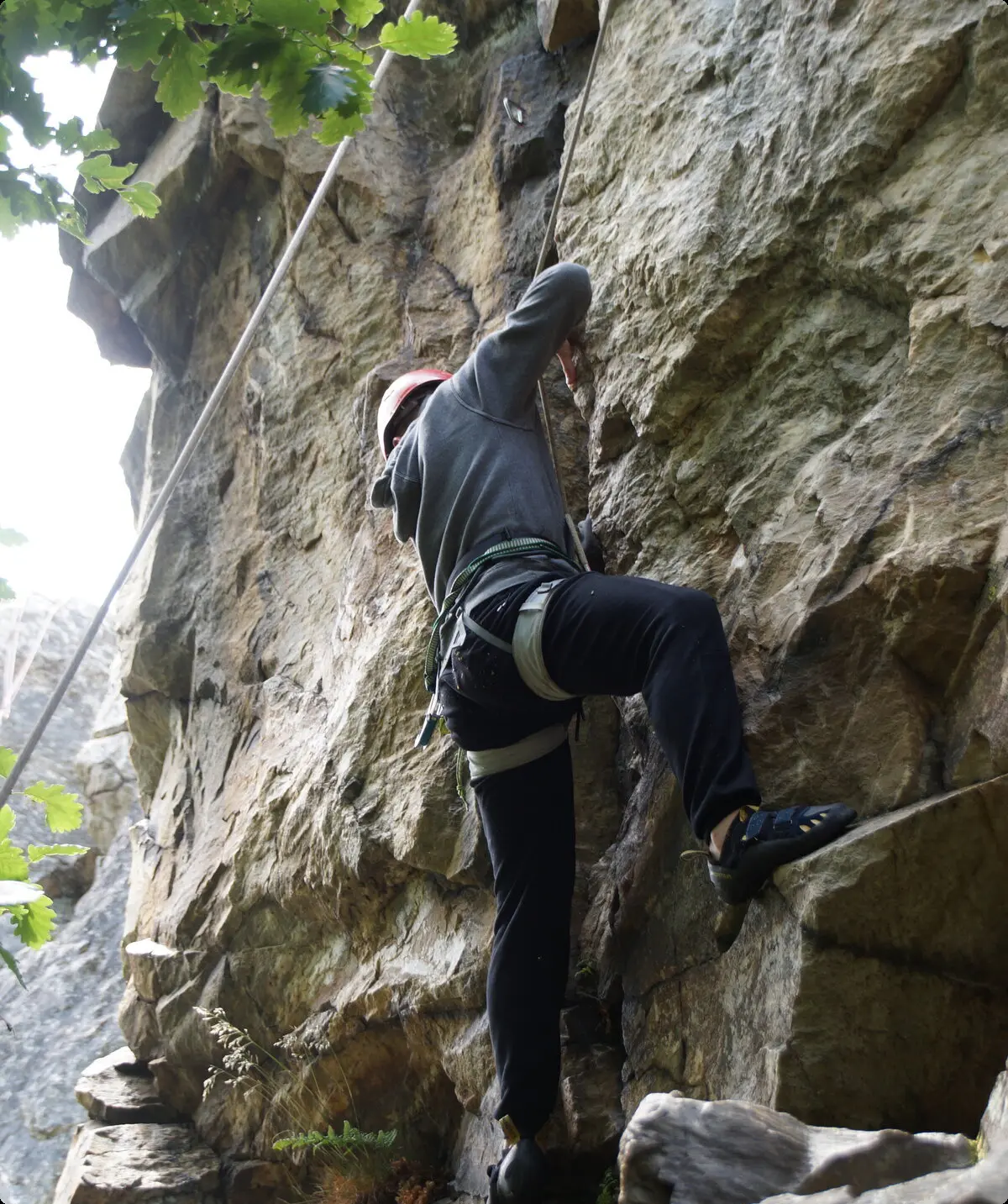 junge beim klettern | © leonie hoffmann