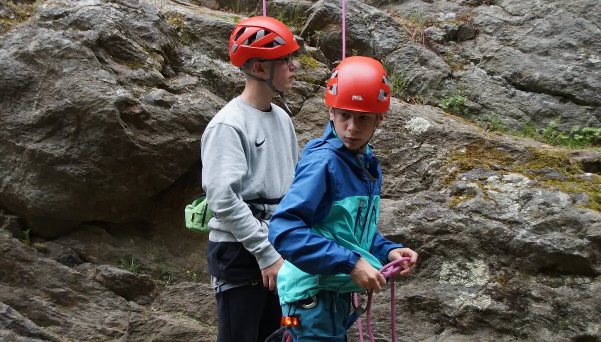 jungs beim sichern  | © leonie hoffmann