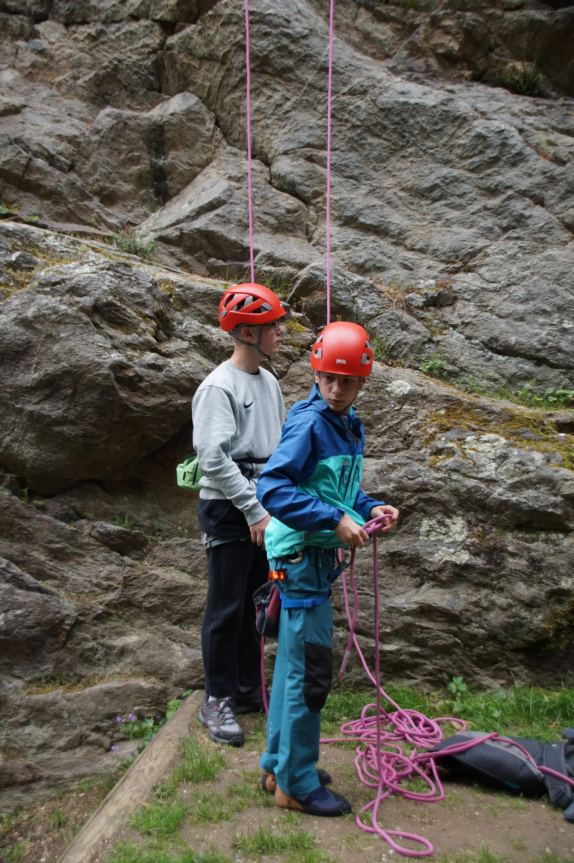 jungs beim sichern  | © leonie hoffmann