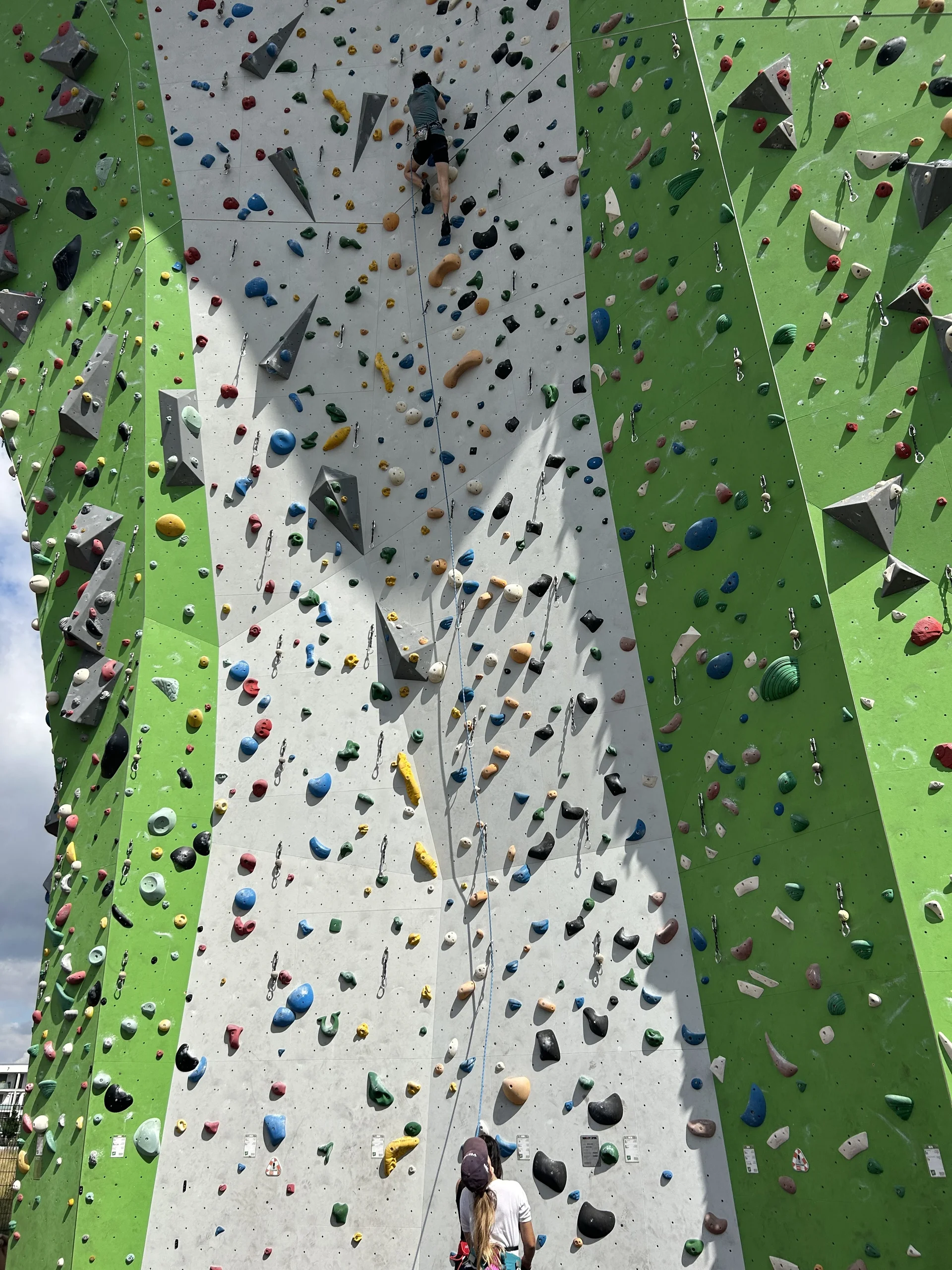 junge beim klettern | © leonie hoffmann