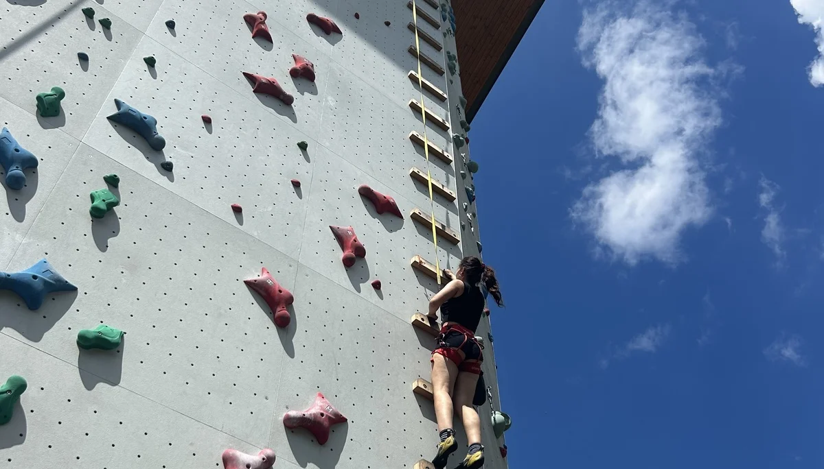 mädchen beim speedkllettern | © leonie hoffmann