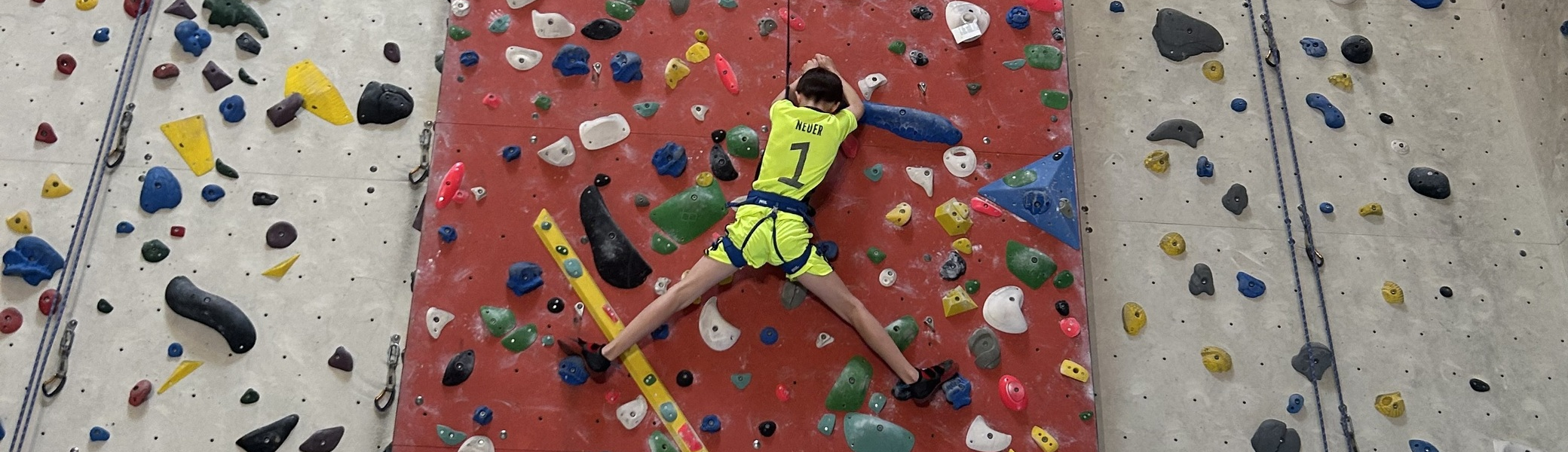 junge am autobelay | © leonie hoffmann