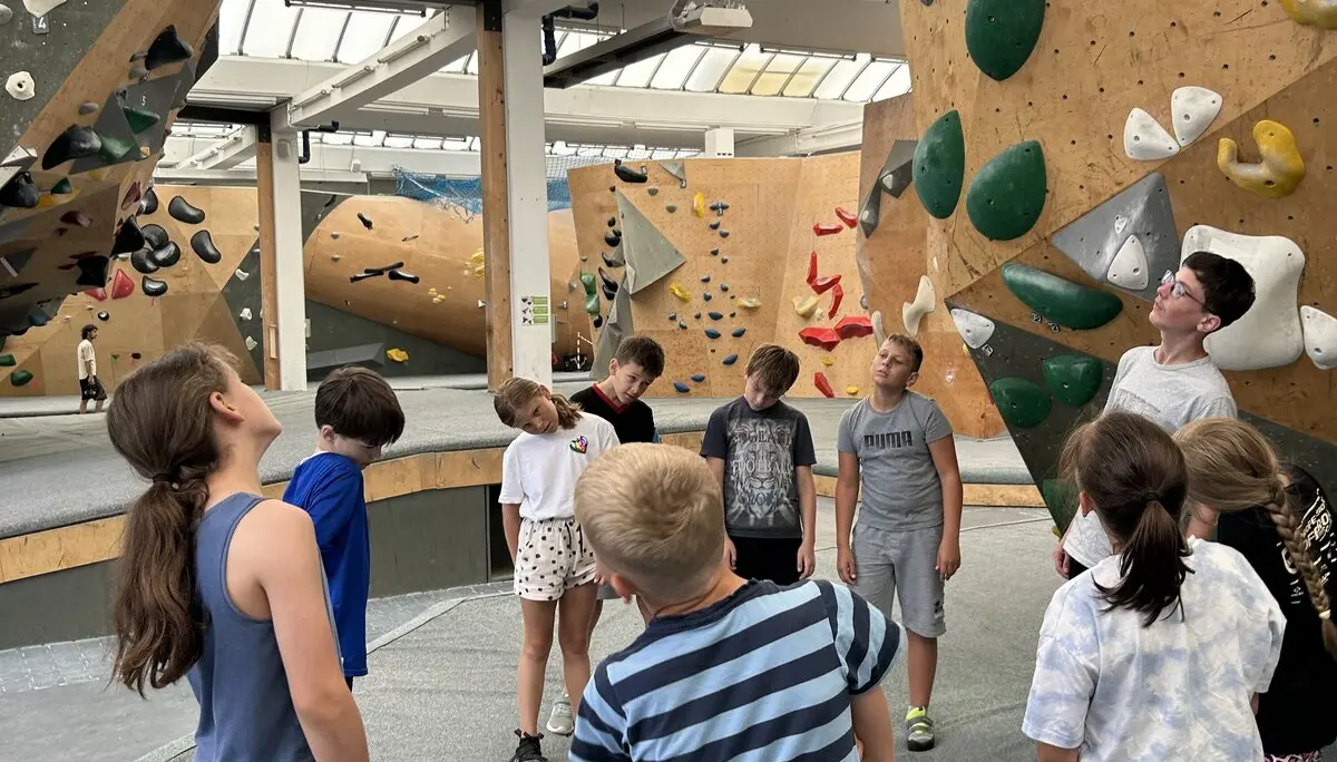 aufwärmen vor dem bouldern  | © leonie hoffmann