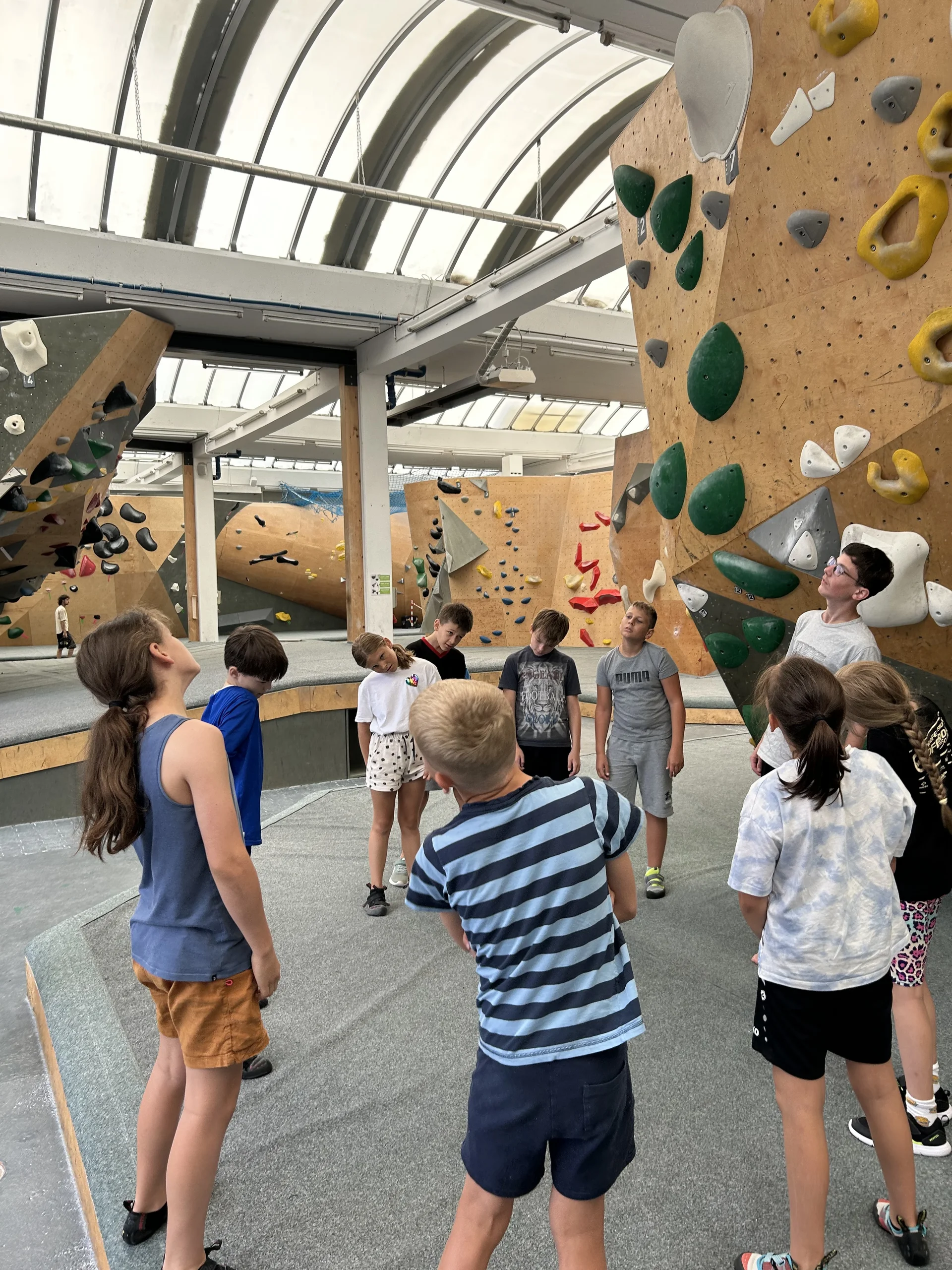 aufwärmen vor dem bouldern  | © leonie hoffmann