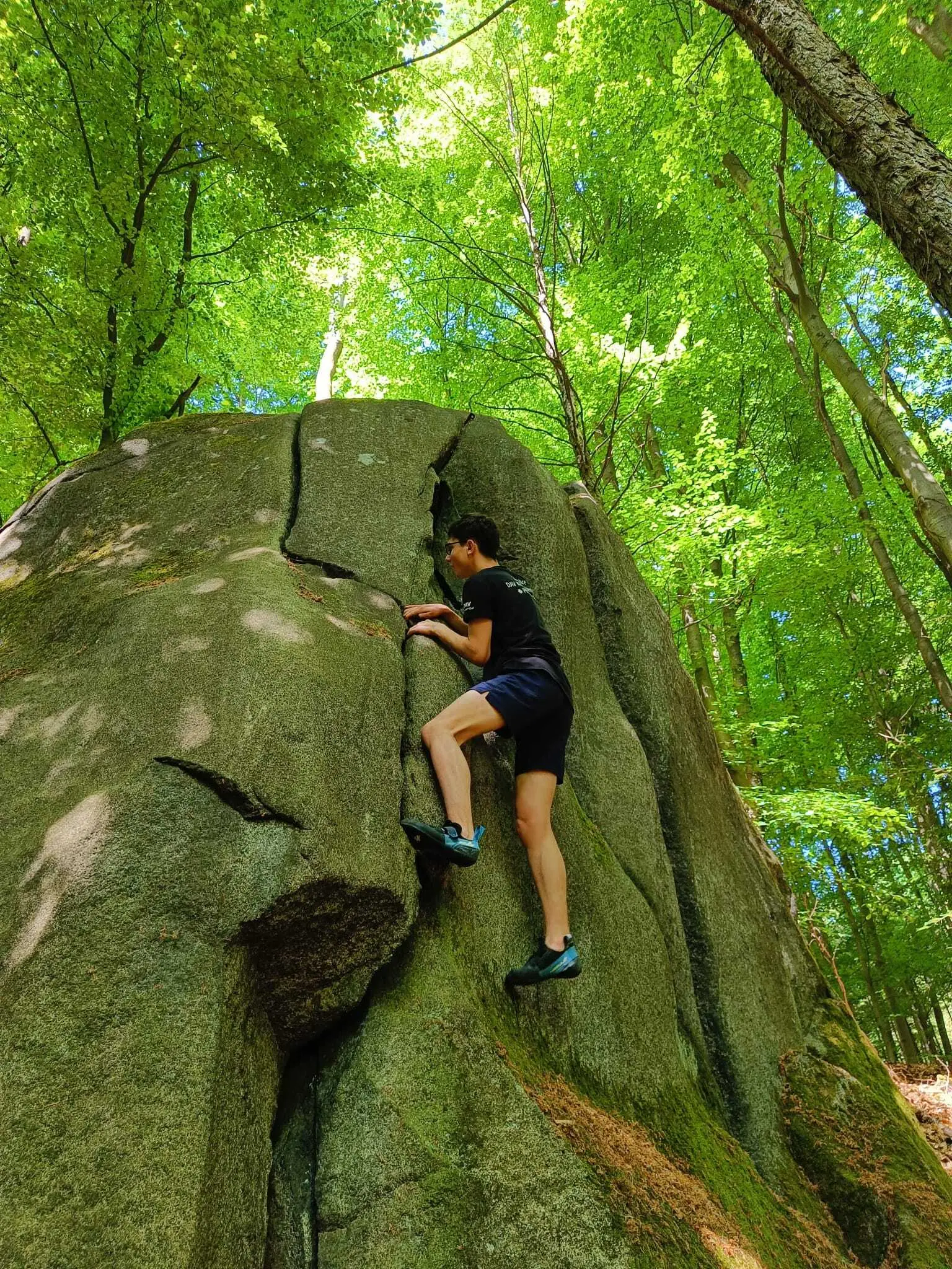 jungs beim felsbouldern | © david wahl