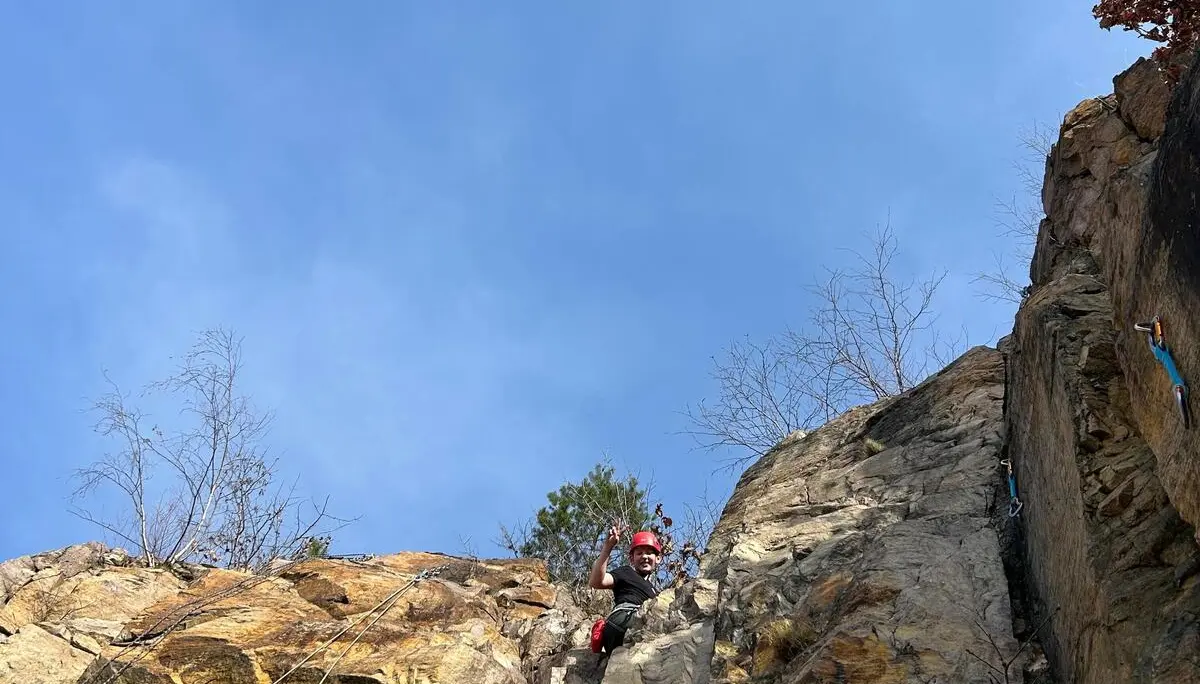 junge beim klettern | © leonie hoffmann