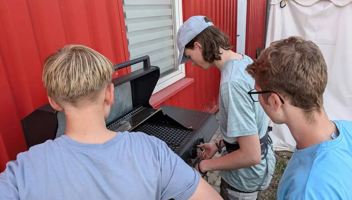 Paul beim Grillen | © Laura Bowitz
