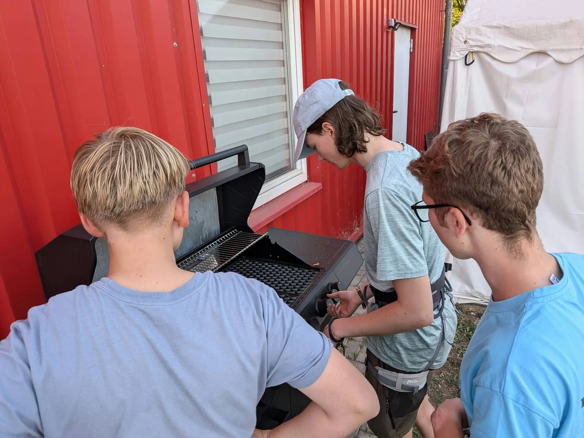 Paul beim Grillen | © Laura Bowitz