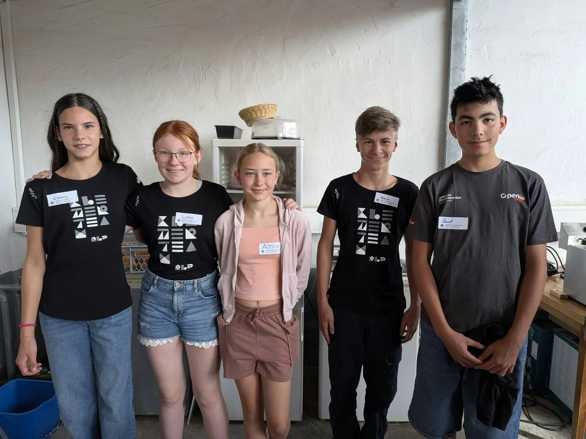 jugend beim helfen | © laura bowitz