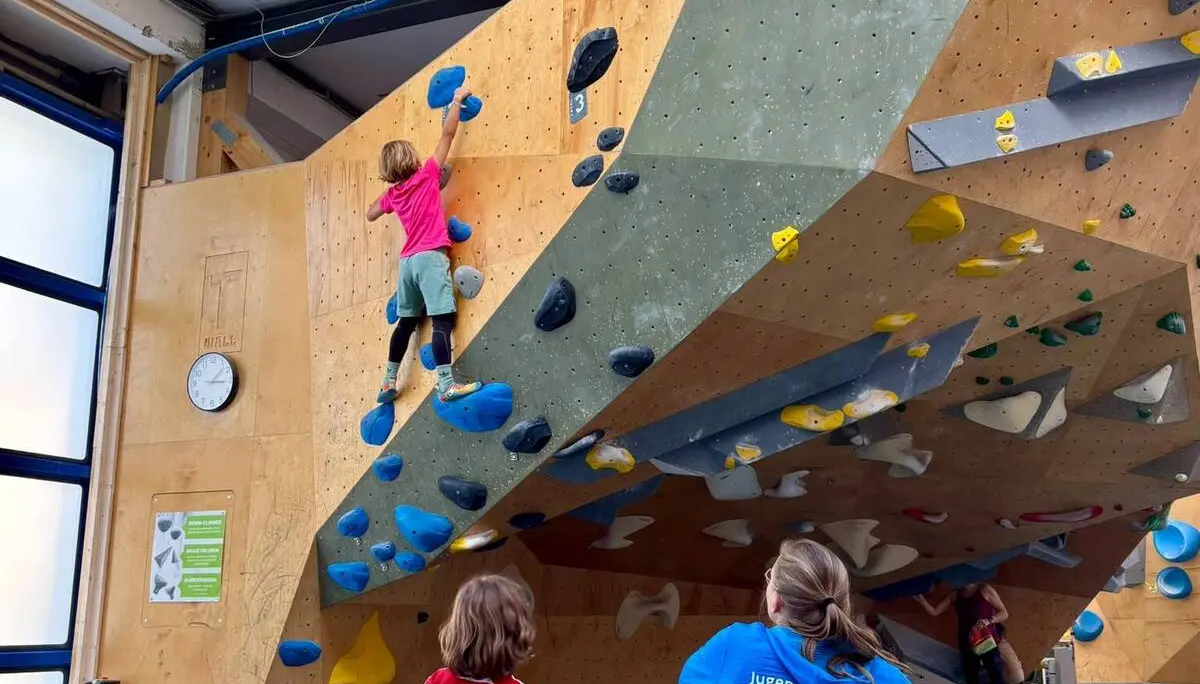 kids beim bouldern  | © johanna corneließen