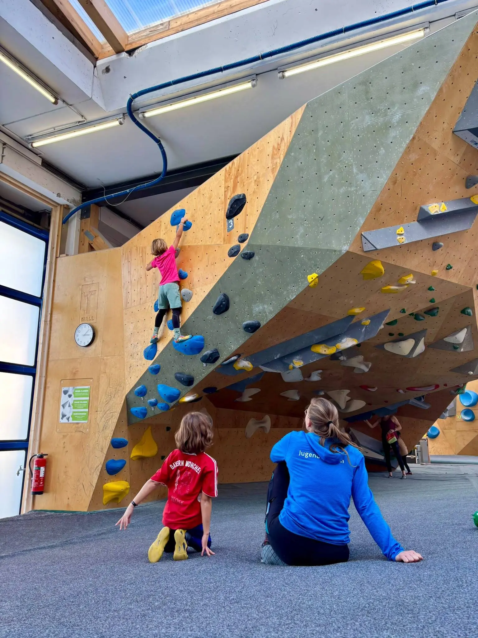 kids beim bouldern  | © johanna corneließen
