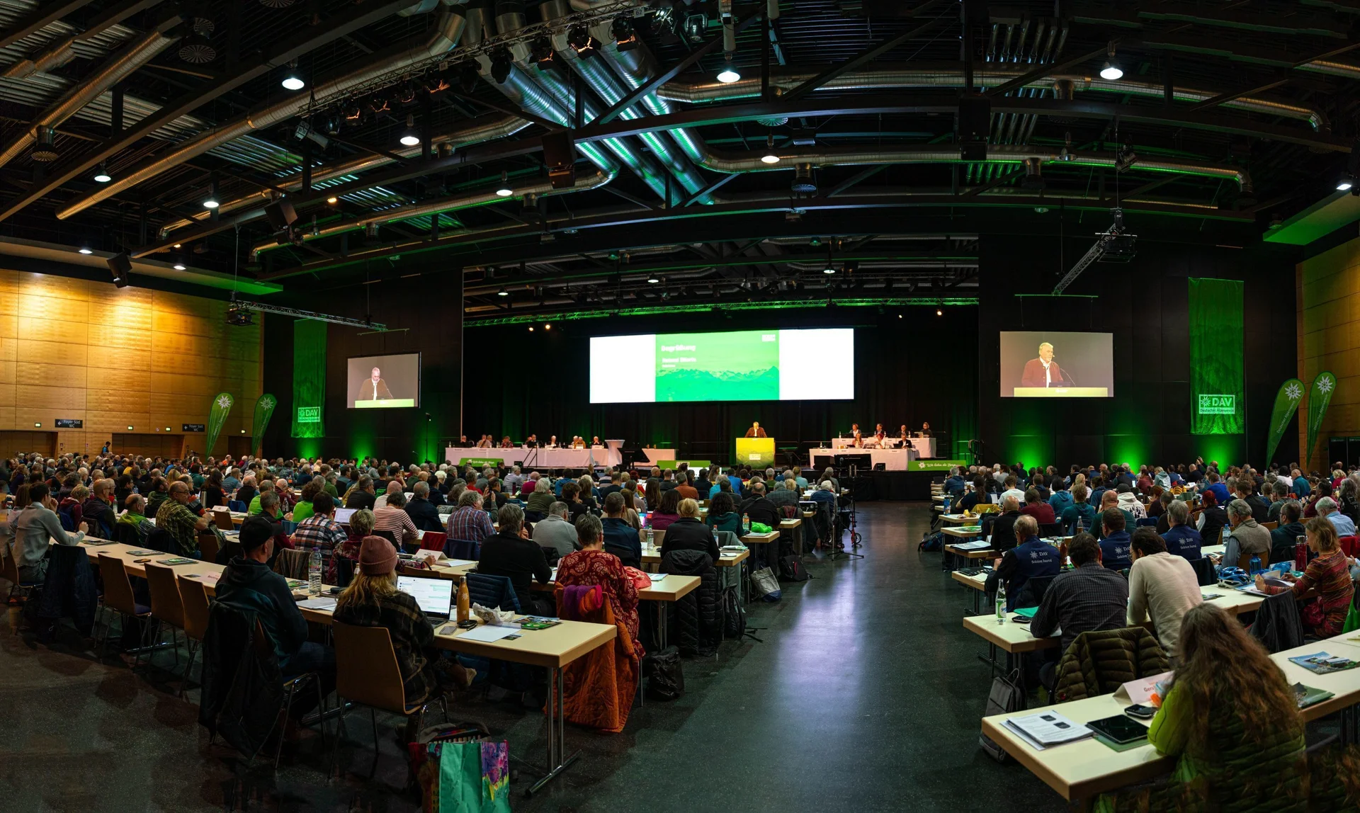 Das Plenum der DAV-Hauptversammlung in Passau | © DAV / Julian Rohn